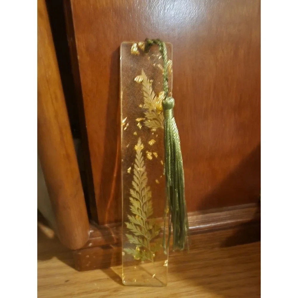Vintage UV Glow Lucite Acrylic Bookmark With Gold Flakes & Florals, Green Tassel